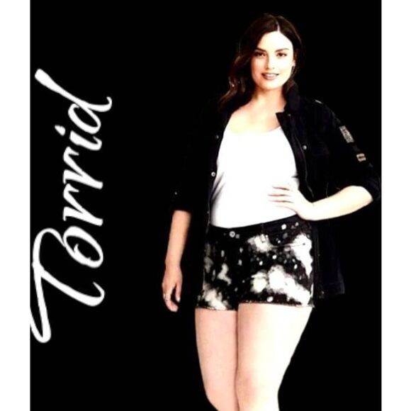TORRID/JACK DAVID Women's Plus Size Tie-Dye distressed Black & White Shorts - Picture 2 of 14